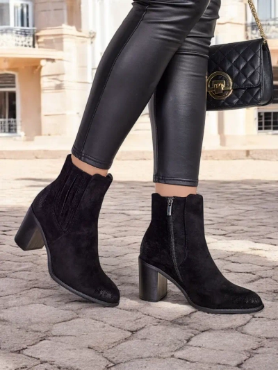 Royalfashion Дамски боти от еко велур на блок ток Cesios