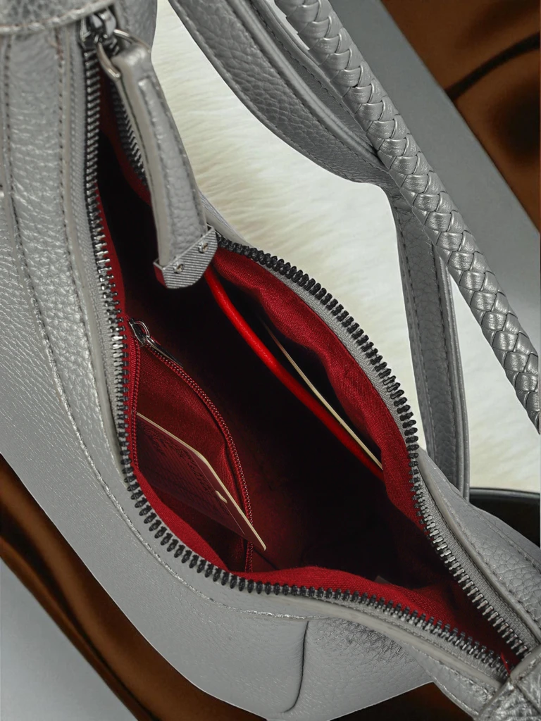 Royalfashion Малка дамска чанта от еко кожа с декоративна каишка Lacquea