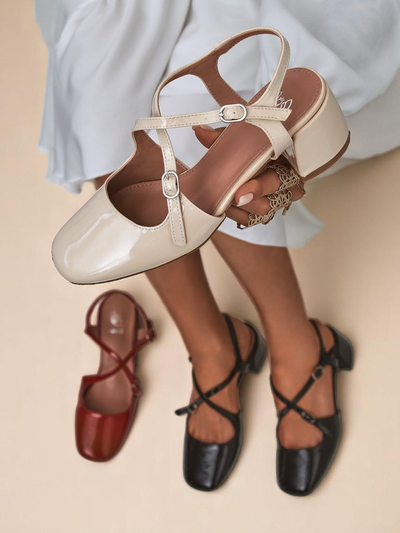 Royalfashion Дамски обувки на нисък ток с декоративни каишки Lollita