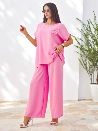 Royalfashion Женски комплект с къс ръкав и декоративно цвете и широки панталони