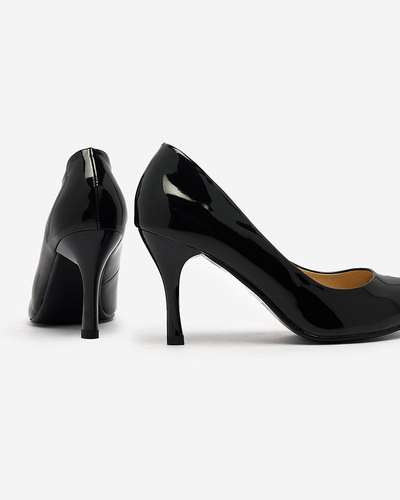 Royalfashion Черни лакирани обувки с ток Degonola