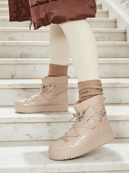 Royalfashion Дамски ботуши a'la snow boots в светлокафяво Vevnose