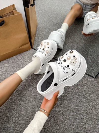 Royalfashion Женски гумени чехли с декорации Dellos