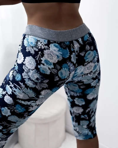 Ciemnoniebieskie damskie spodenki 3/4 z kwiatowym wzorem PLUS SIZE - Odzież