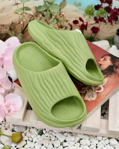 тъмнозелено