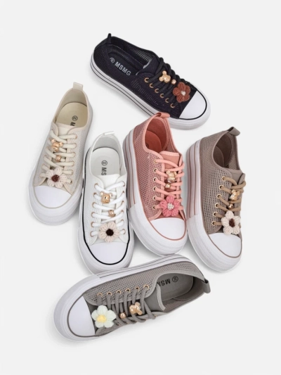 Royalfashion дамски перфорираните маратонки с декорации Osdo