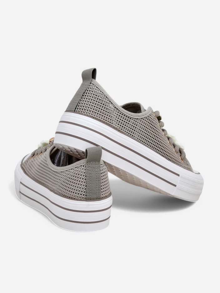 Royalfashion дамски перфорираните маратонки с декорации Osdo