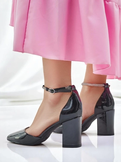 Royalfashion дамски обувки с лакова кожа и лента, украсена с рондекини Furoni