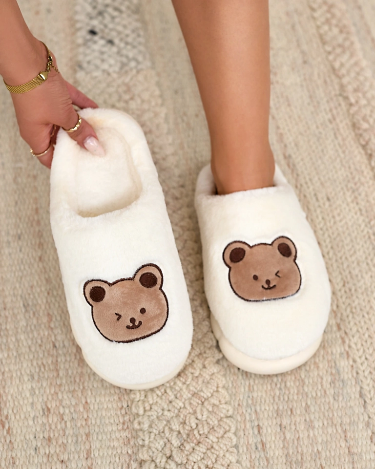 Royalfashion Бели дамски чехли от естествена кожа с плюшено мече Hettres