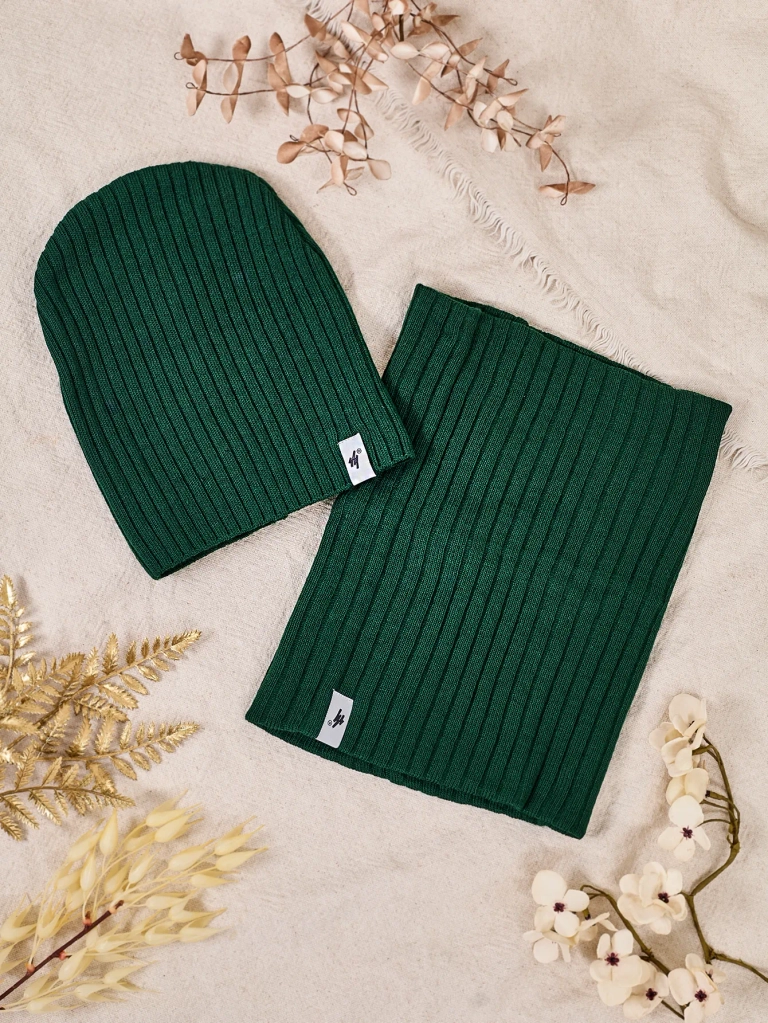 Зимен комплект Royalfashion универсален - шапка и гривна за врата