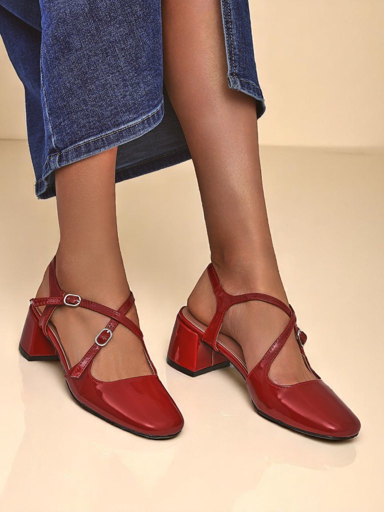 Royalfashion Дамски обувки на нисък ток с декоративни каишки Lollita