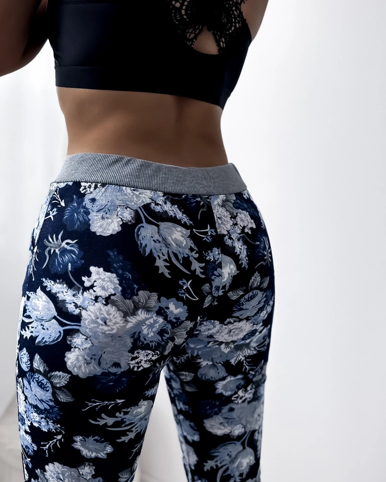 Niebieskie damskie spodenki 3/4 z kwiatowym wzorem PLUS SIZE - Odzież