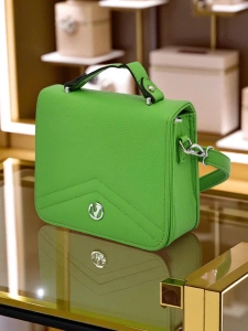 тъмнозелено