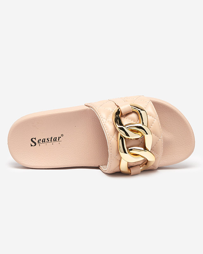 Beżowe damskie pikowane klapki ze złotym łańcuszkiem Eteris - Obuwie