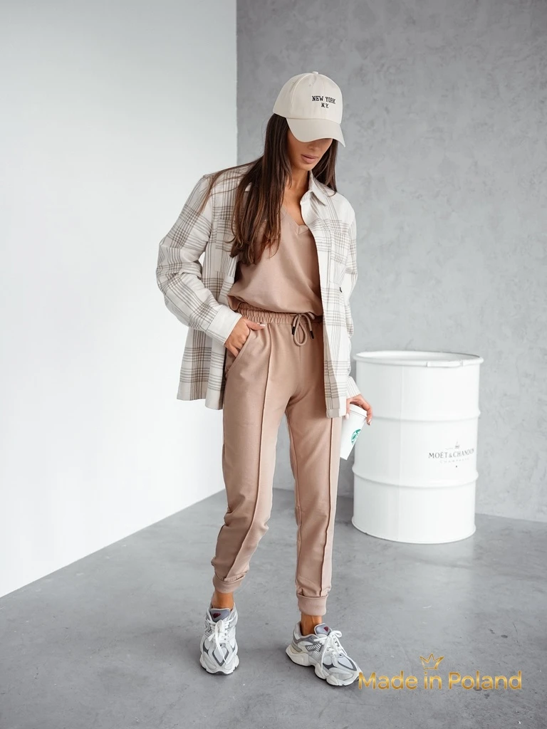 Бежов комплект Livia с V-образно деколте