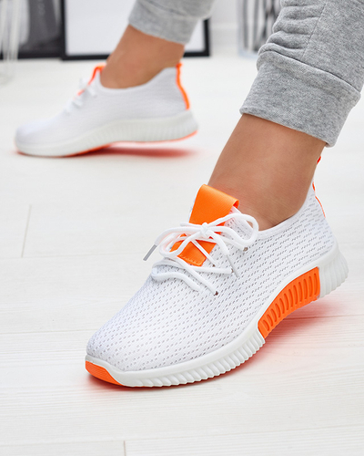 Бели дамски спортни обувки с оранжеви вложки Kedeti - Обувки