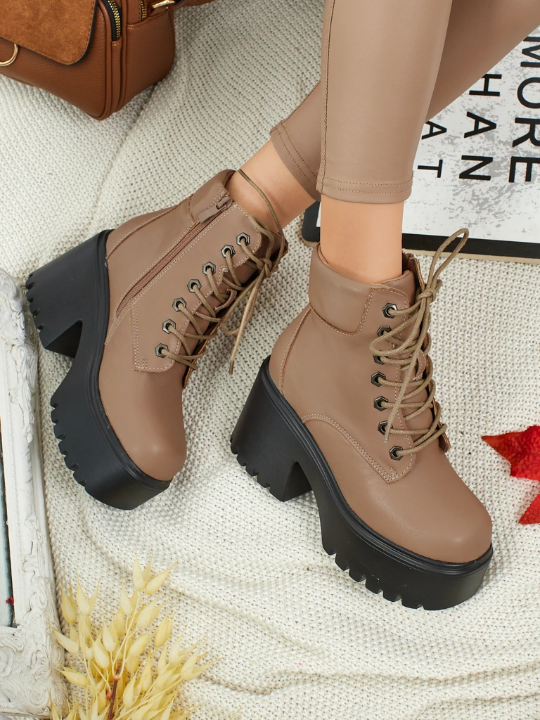 Дамски боти от еко велур на ток и платформа Tavlissa