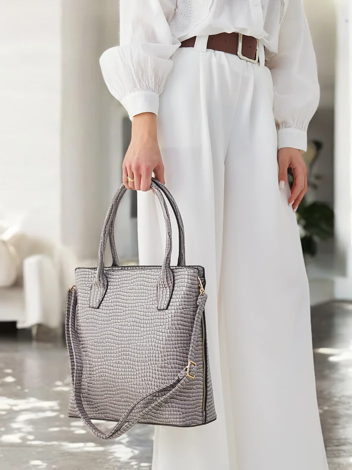 Royalfashion Лакирана дамска чанта с релеф