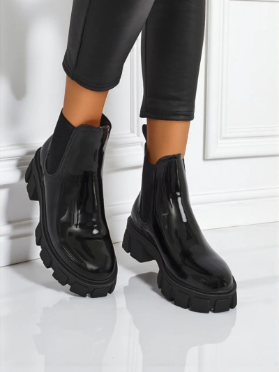 Royalfashion Боти на масивна подметка от еко лакирана кожа Calista Weide