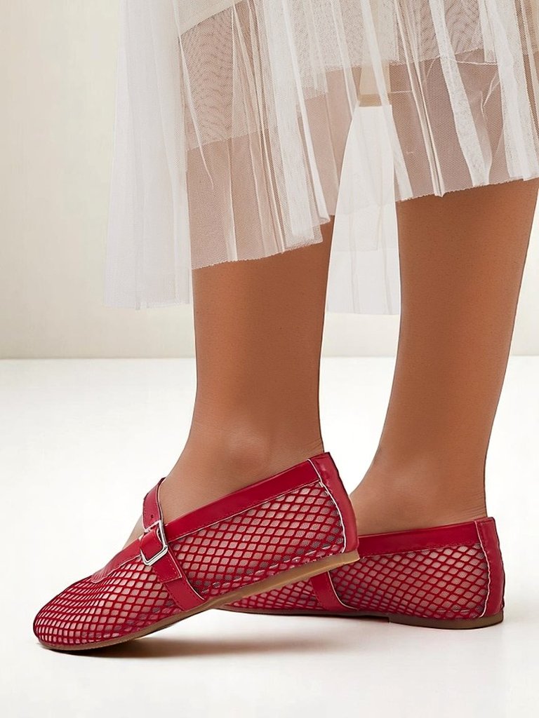 Royalfashion дамски балеринки с прорези и каишка Naommi