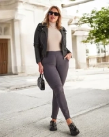 гълъбово сиво || Тъмно сиво