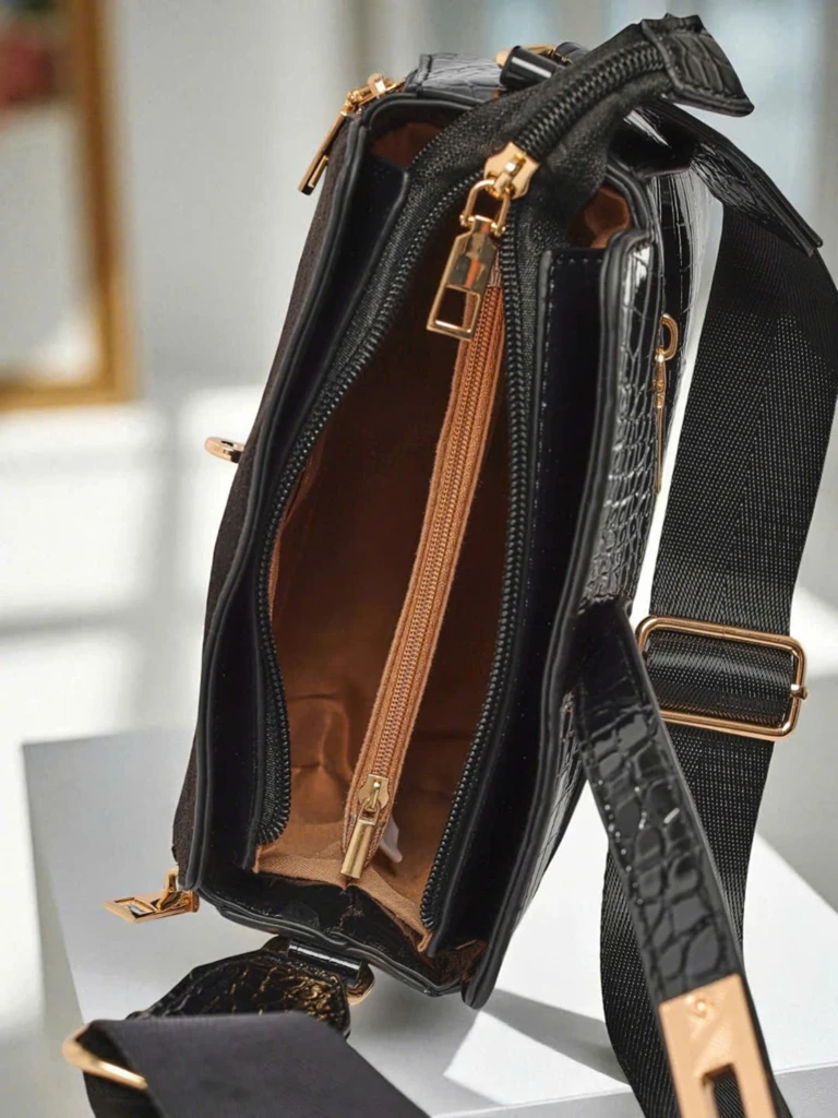 Дамска чанта Callista Black – малка чанта през рамо от еко лачена кожа