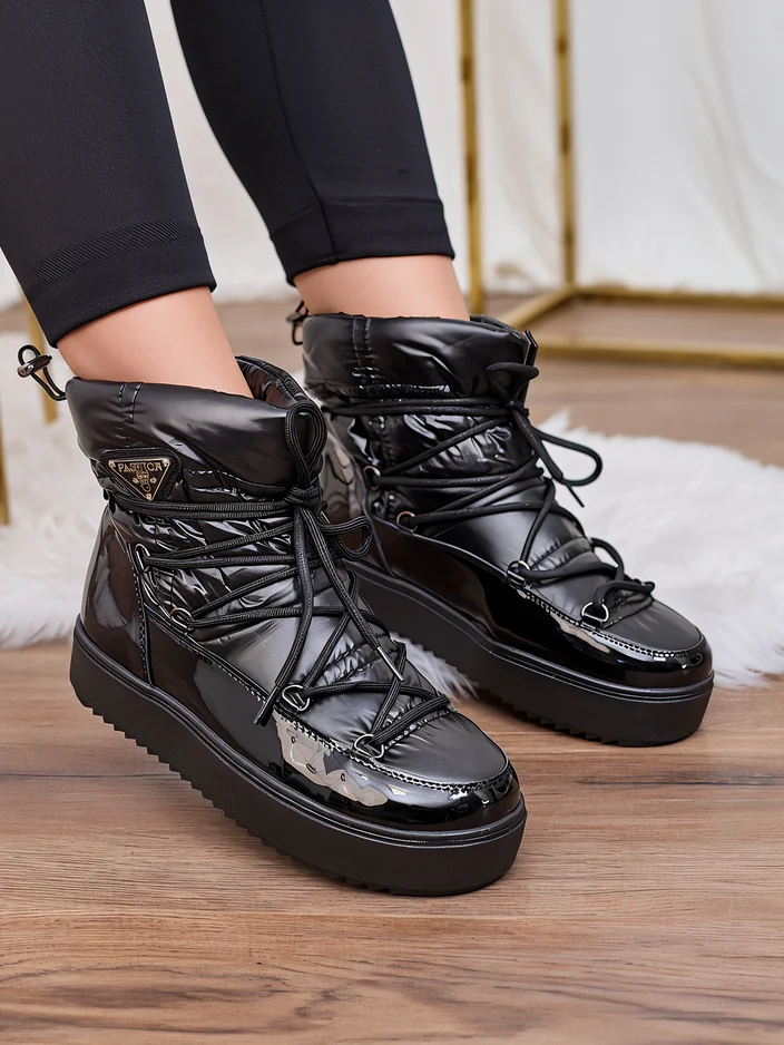 Royalfashion Дамски ботуши a'la snow boots в черно Vevnose