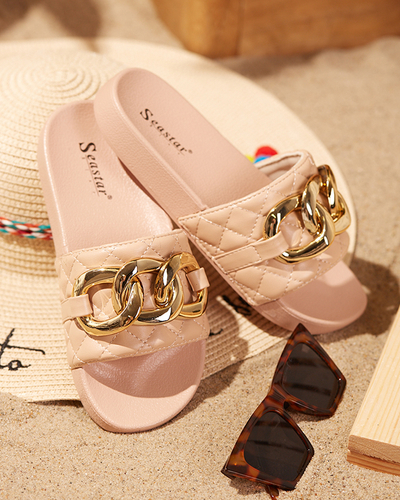 Beżowe damskie pikowane klapki ze złotym łańcuszkiem Eteris - Obuwie