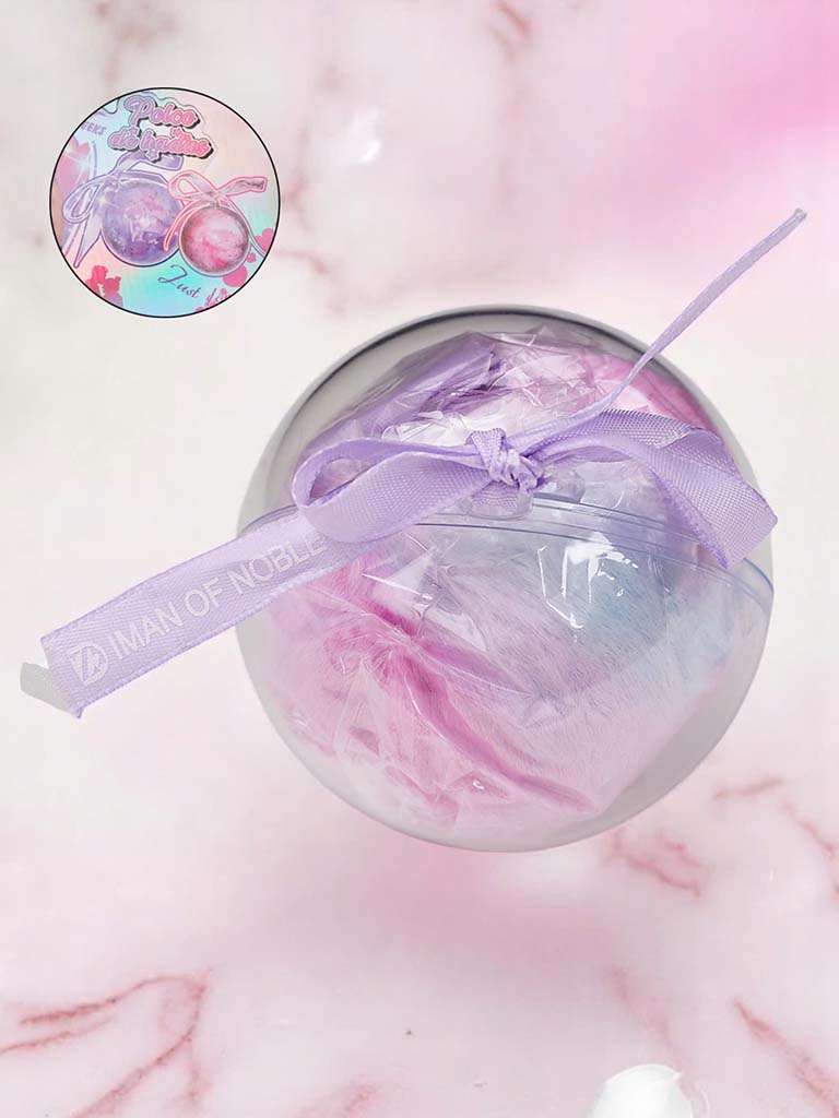 Хайлайтър за лице с мека, пухкава текстура на топче