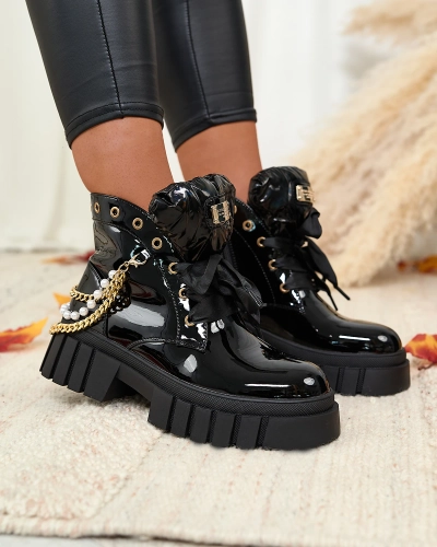 Royalfashion Дамски лакирани ботуши с изолация в черно Dahaff