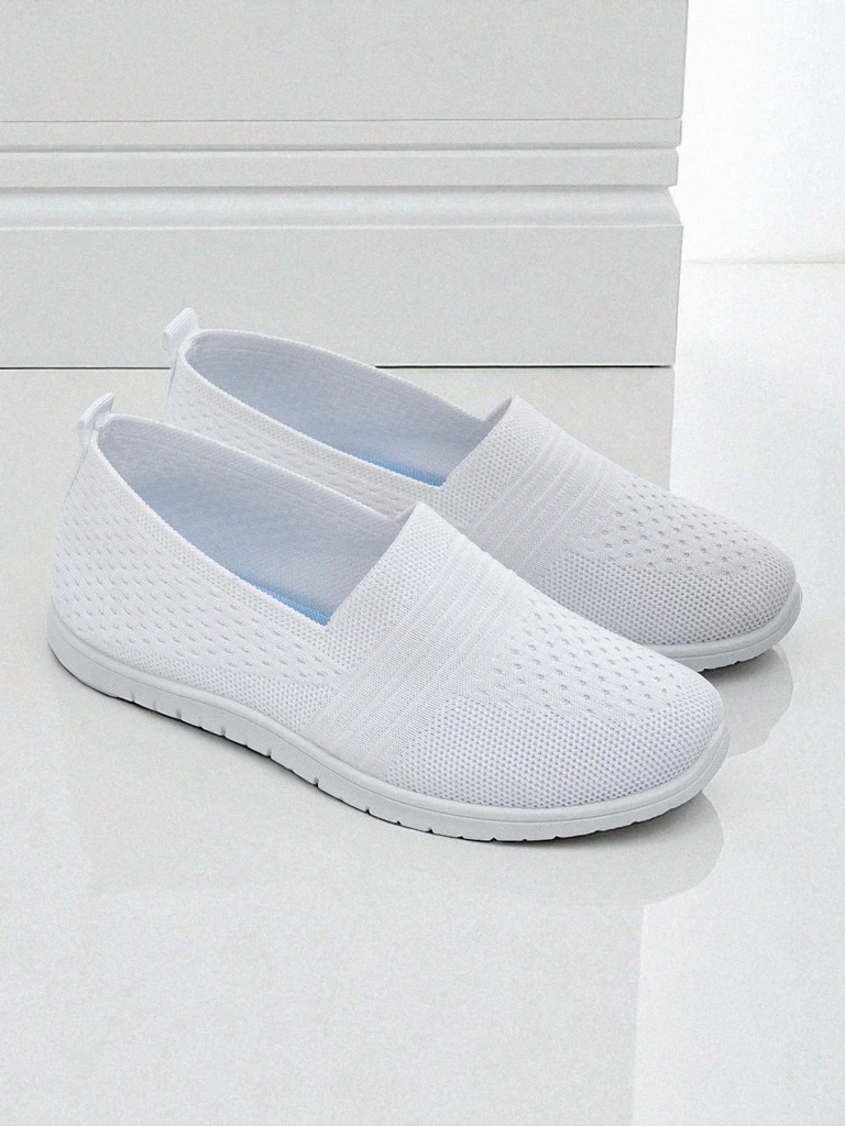 Бели дамски балерини Ariadne от дишаща материя на равна подметка