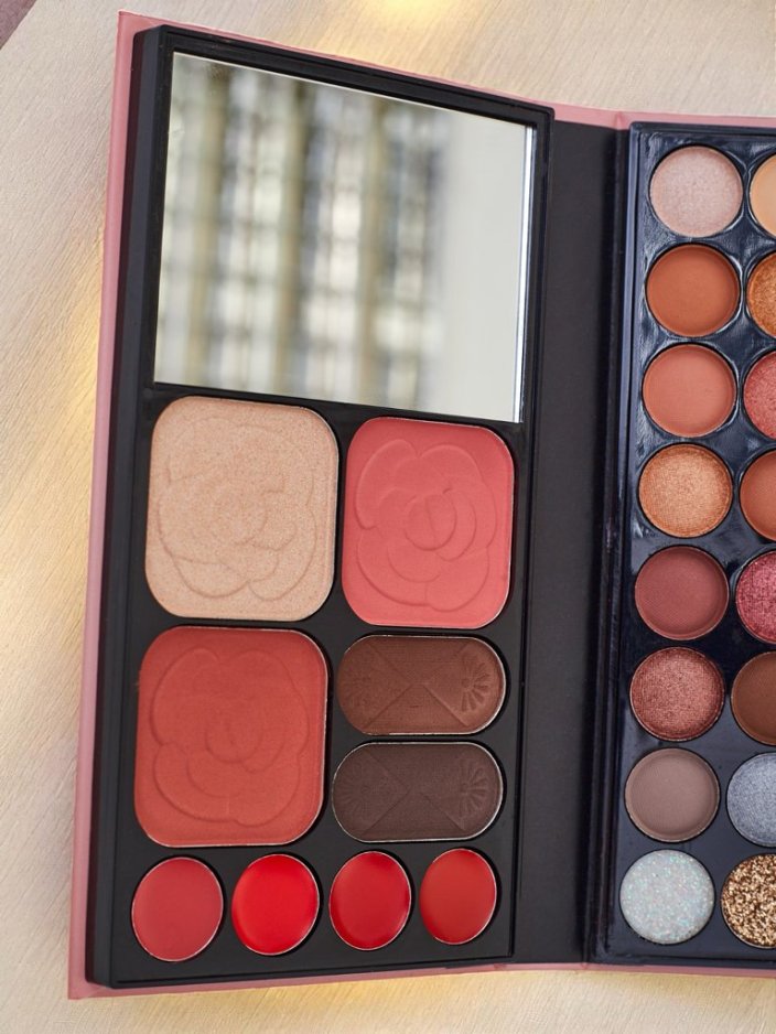 ANYLADY Компактна палитра за грим – сенки за очи, продукти за контуриране, устни 33 цвята