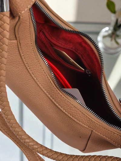 Royalfashion Малка дамска чанта от еко кожа с декоративна каишка Lacquea