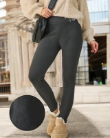 гълъбово сиво