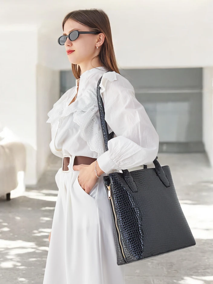 Royalfashion Чанта за жени от патентна кожа с релеф