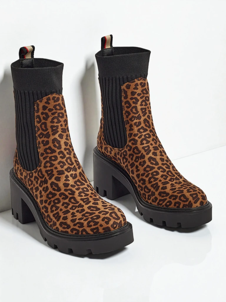 Дамски боти на ток от еко велур Anthere с шарки