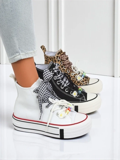 Дамски маратонки Callista Bianca – бели модерни flat с декоративни мъниста