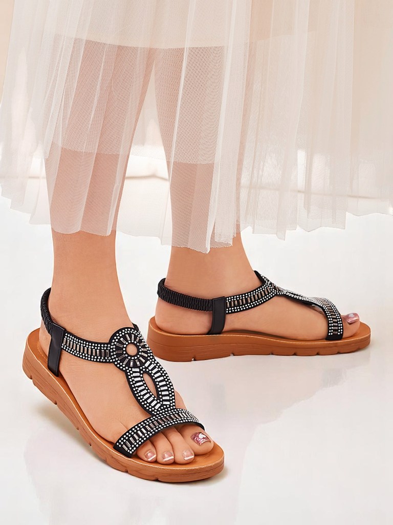 Royalfashion Дамски сандали с декоративни каишки Ava Shine