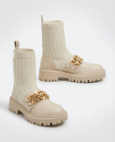 Royalfashion Елегантни дамски ботуши с орнамент Olluf