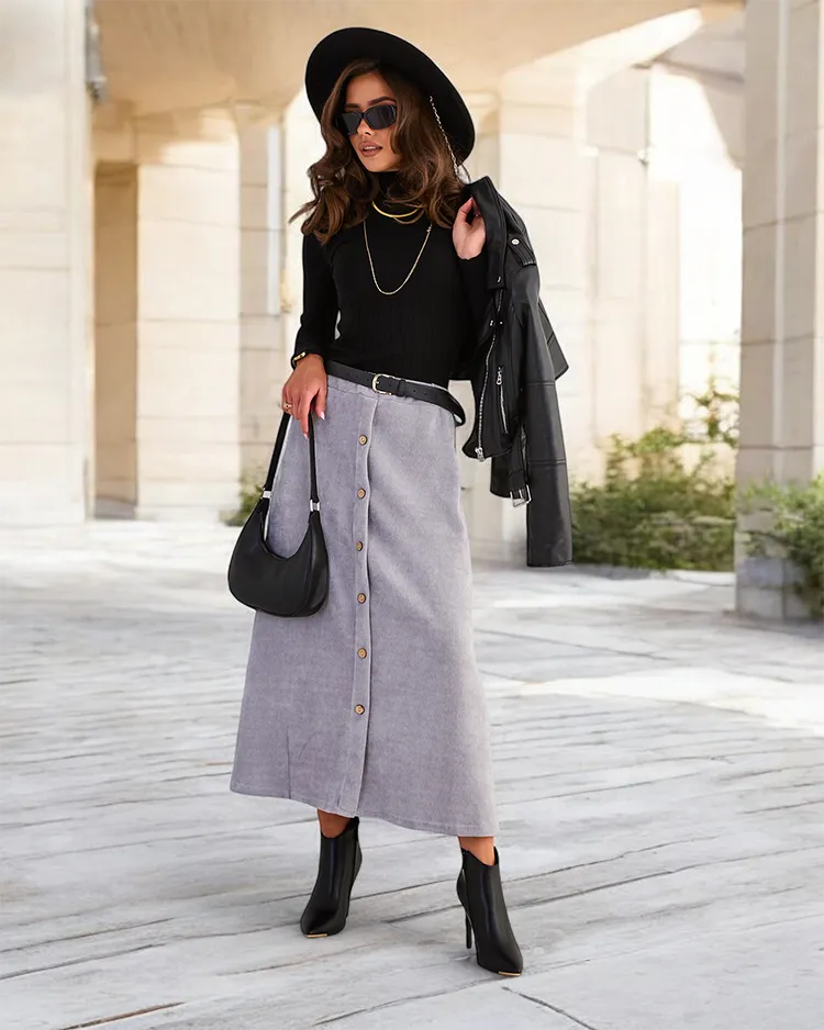 Royalfashion Дамска миди пола с декоративни копчета