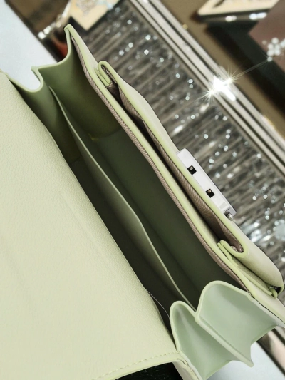 Royalfashion Дамска чантичка тип плик с дръжка Amalthea Avorio