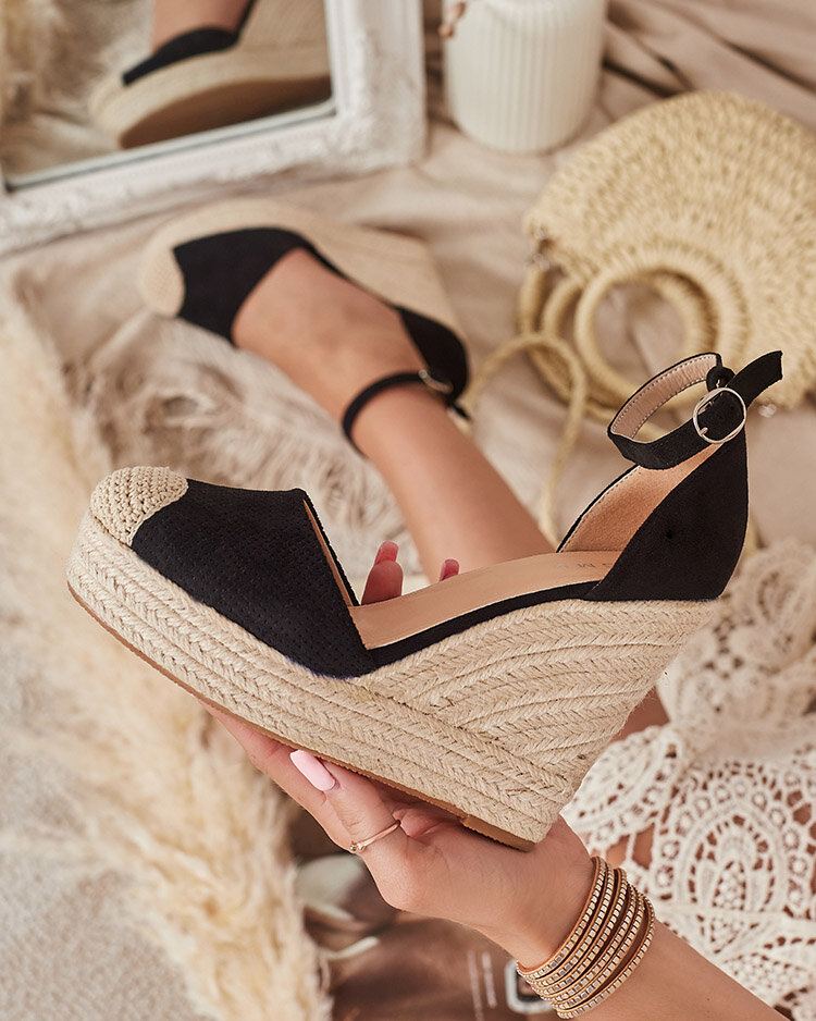 Royalfashion Черни дамски сандали на платформа Meylasi