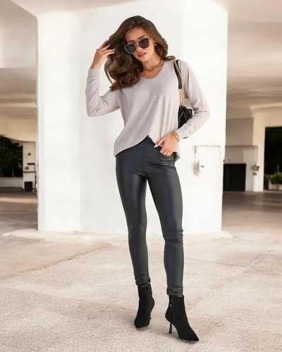 Royalfashion Дамски пуловер в бежово и сиво със сърцевидно деколте