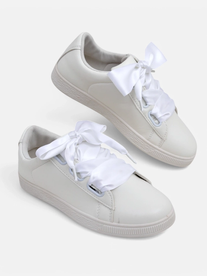 Royalfashion Дамски еко-кожени маратонки с декоративни връзки Ети