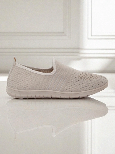 Бежови дамски slip-on обувки Callista – леки обувки от плат на равна подметка