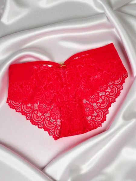 Дамски бикини тип слип с дантела и лентички