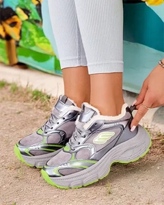 тъмнозелено