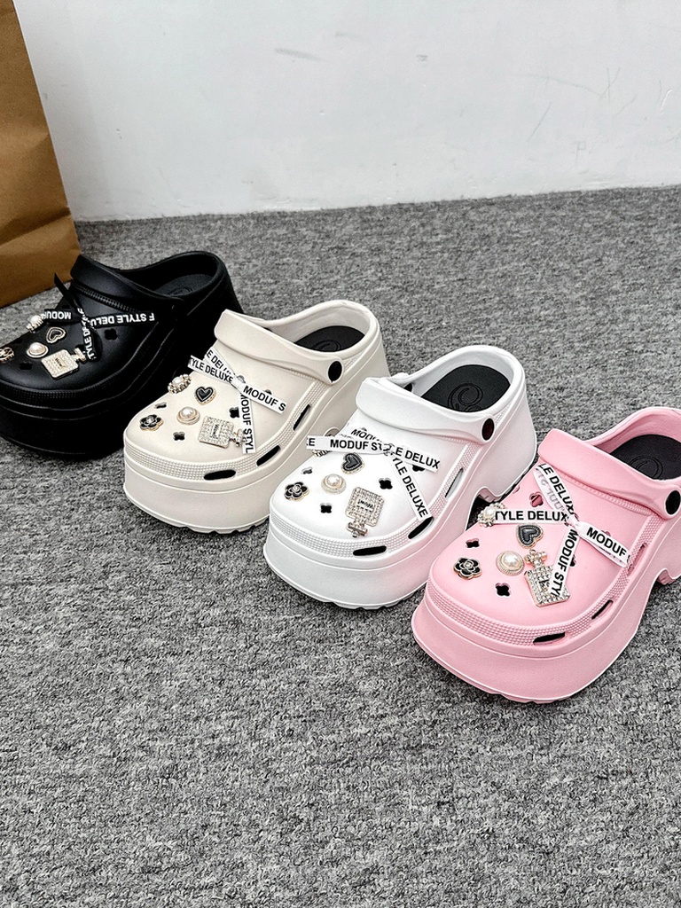 Royalfashion Женски гумени джапанки с декорации Dellos