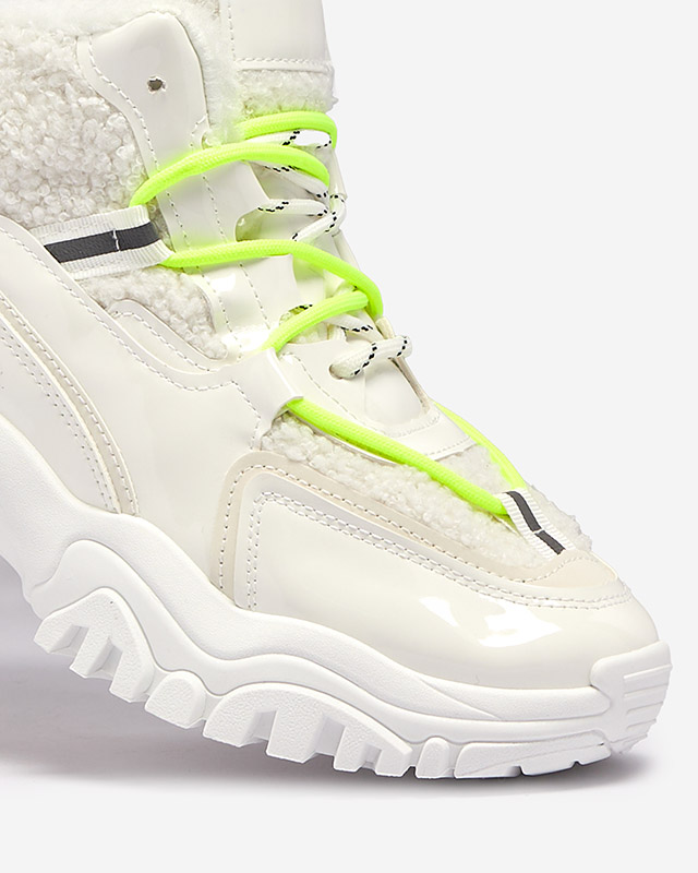 Бели дамски спортни обувки с кожа и неоново зелени връзки Sagglo- Footwear