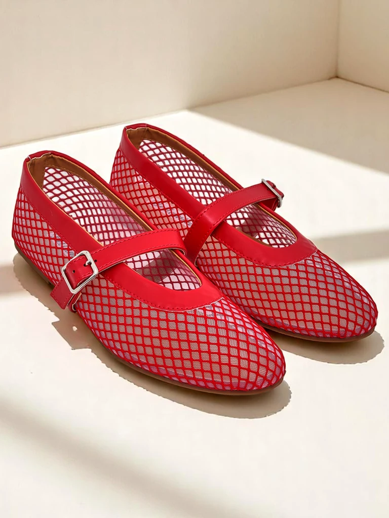 Royalfashion дамски балеринки с прорези и каишка Naommi